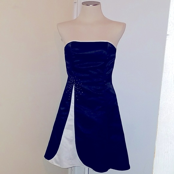 Jessica McClintock Dresses & Skirts - Jessica McClintock dress.